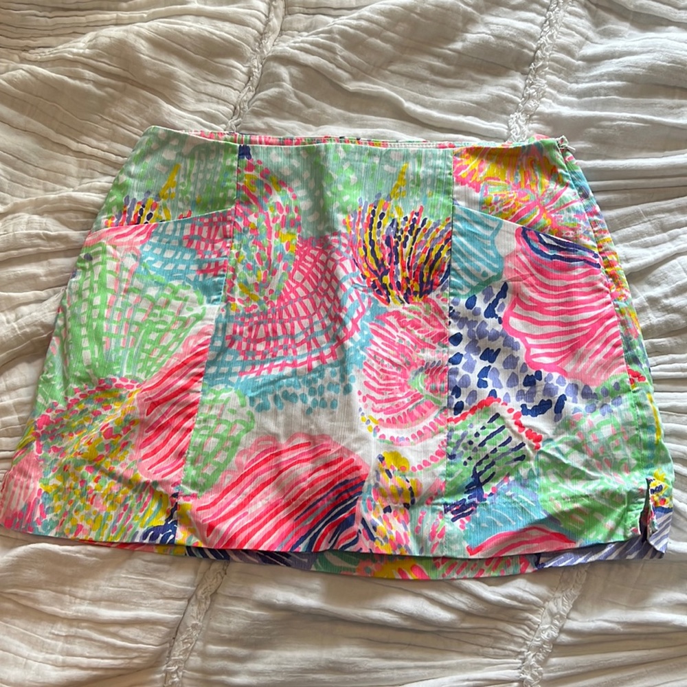 Lilly Pulitzer skort with pockets! Side zipper attached